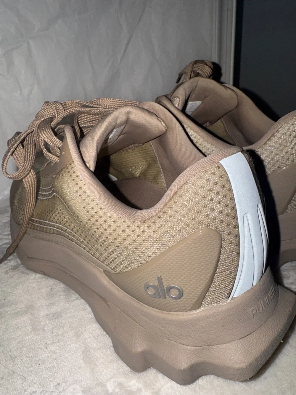 ALO Yoga Men's Tan Mesh Runner Sneakers